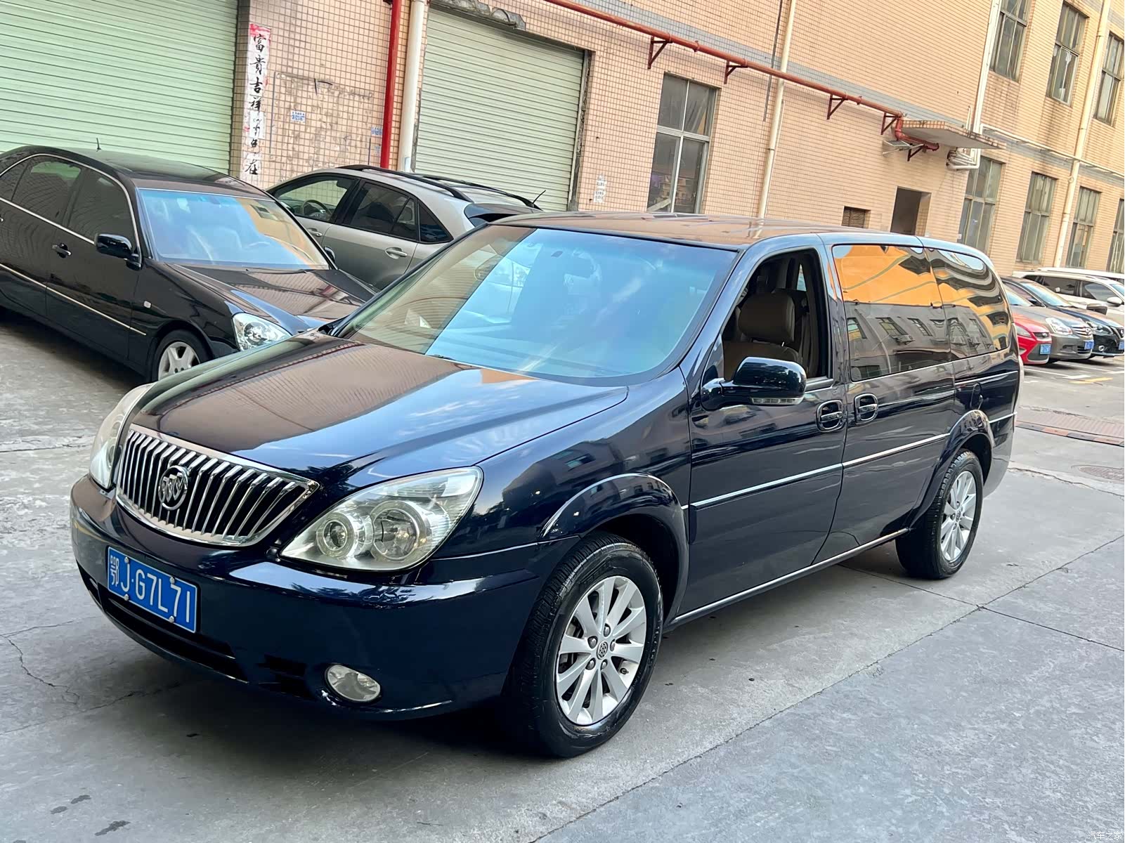 Buick GL8, 2012 1