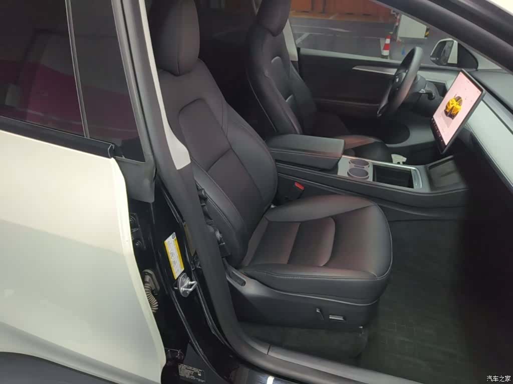 Tesla Model Y, 2023 25