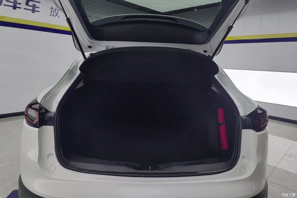 Mazda CX-4, 2023 4