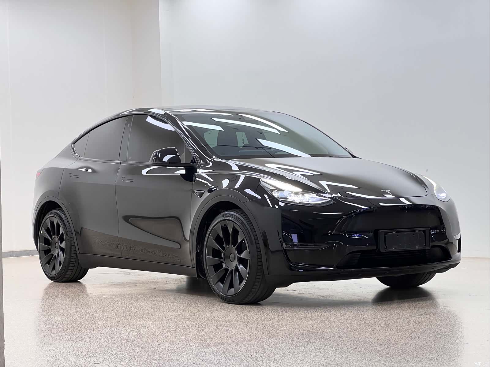 Tesla Model Y, 2021 3