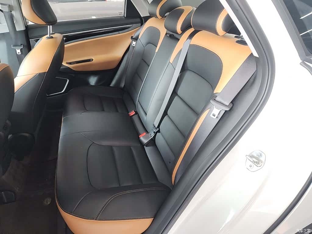 Geely Emgrand, 2020 17