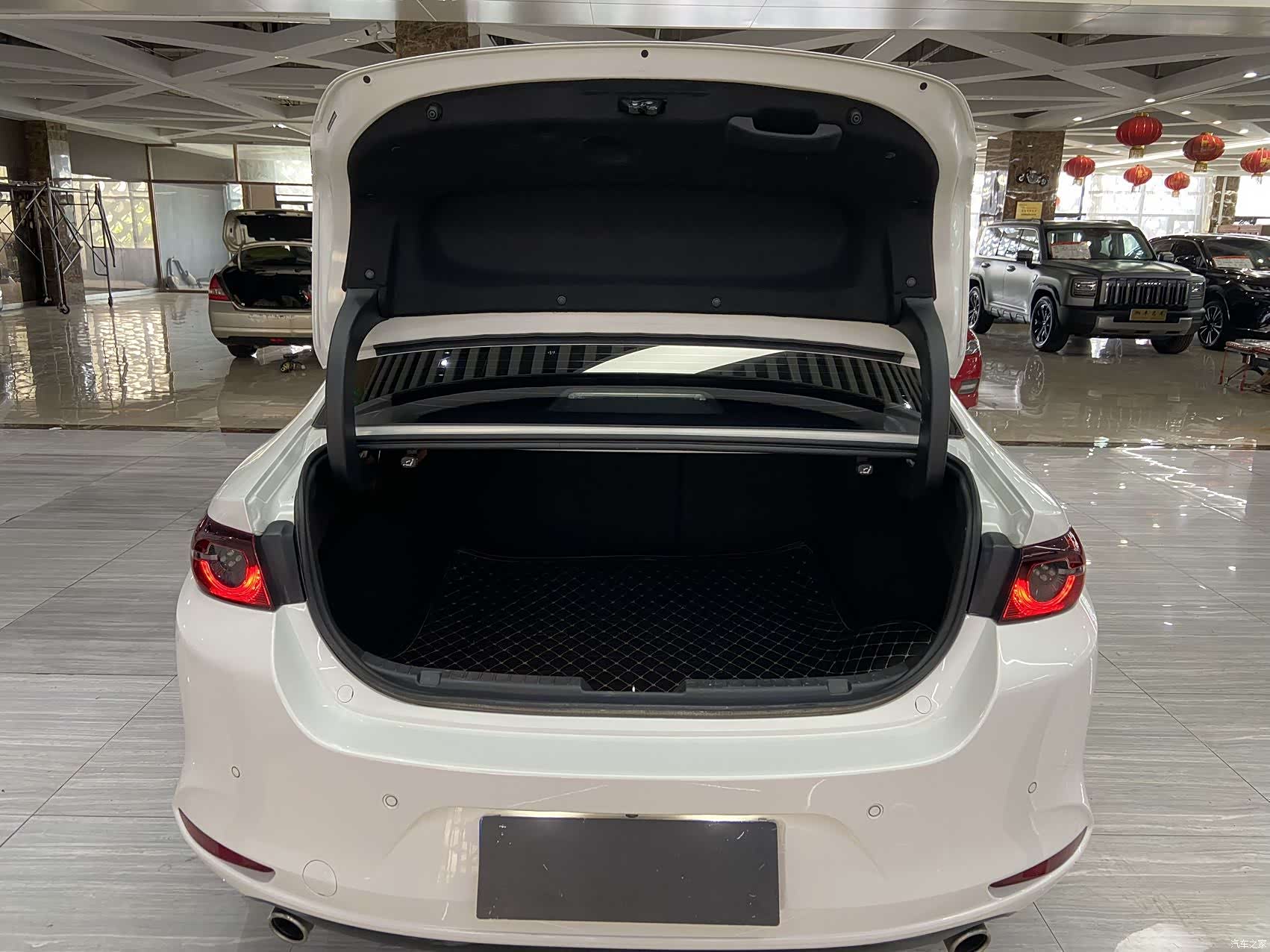Mazda Mazda3, 2023 11
