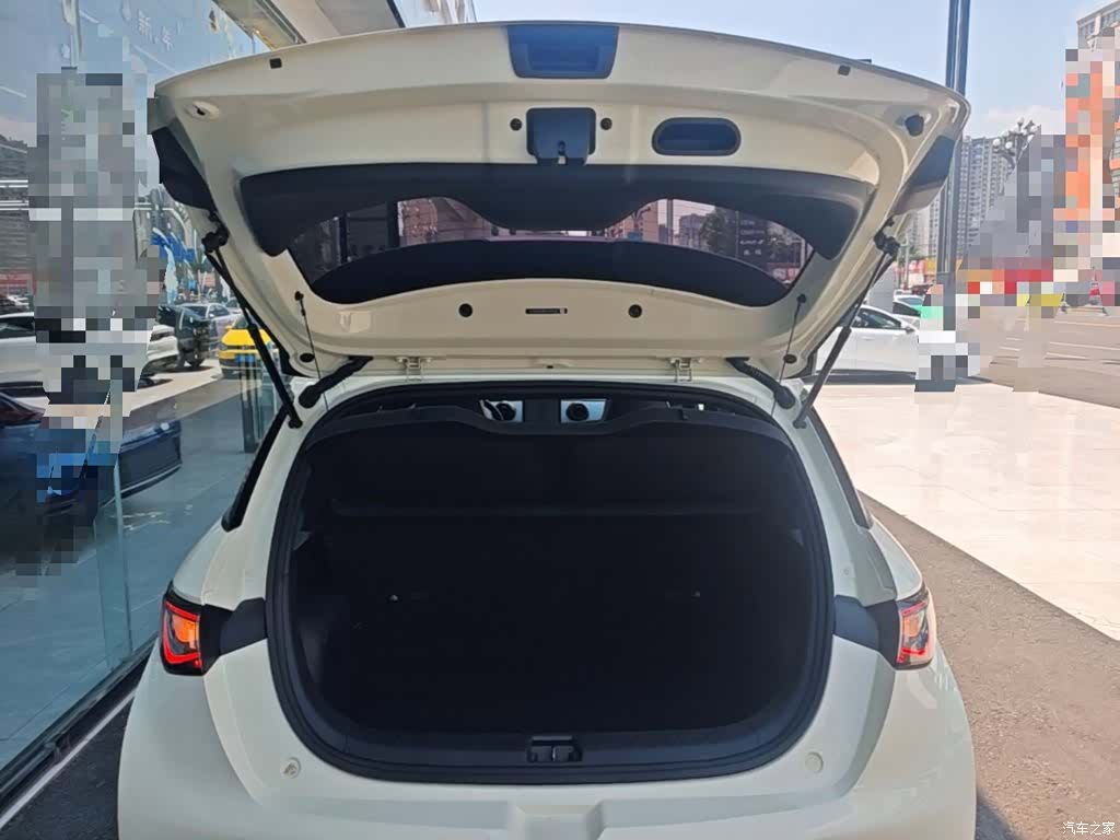 BYD Dolphin, 2024 19