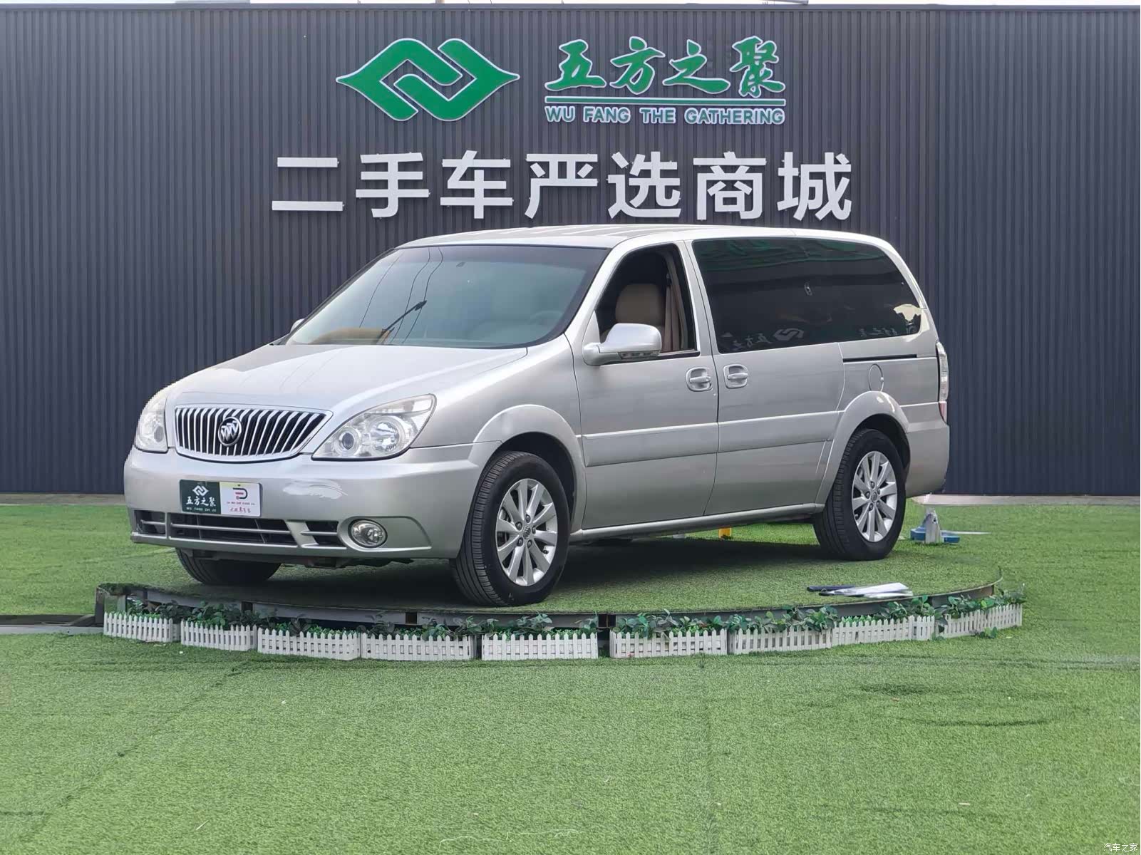 Buick GL8, 2013 1
