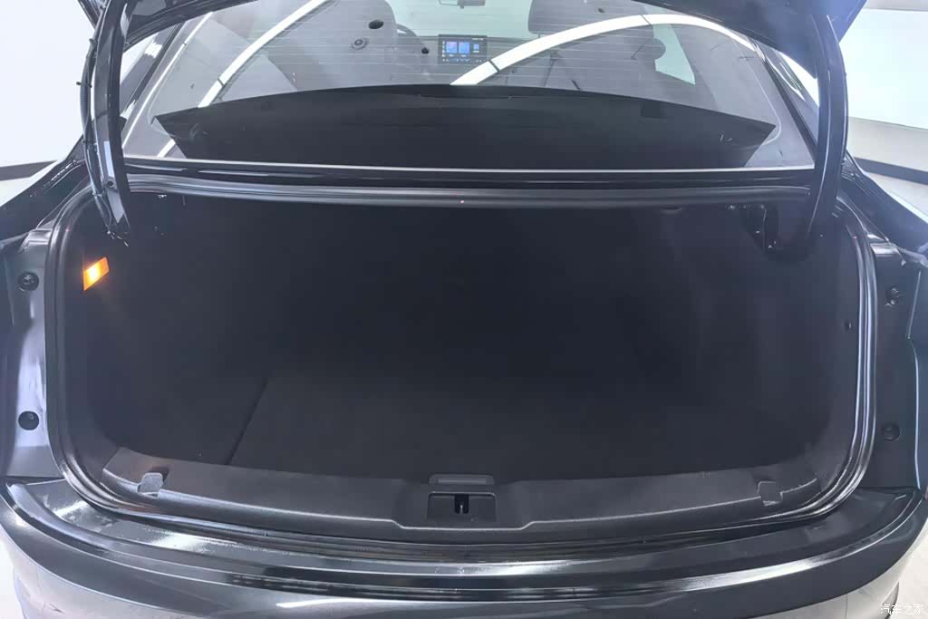 Hongqi QM5, 2024 4