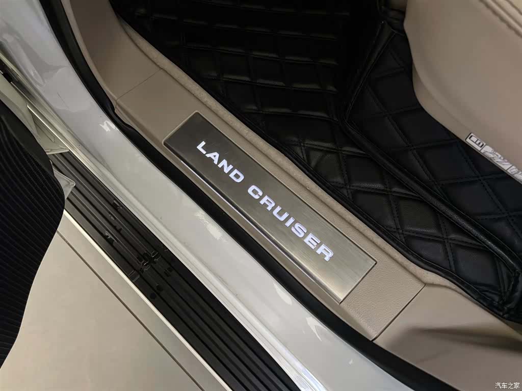 Toyota Land Cruiser, 2023 10