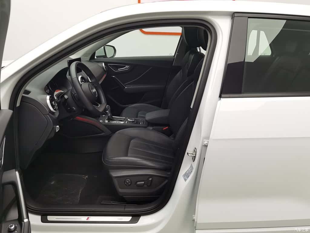 Audi Q2L, 2024 10