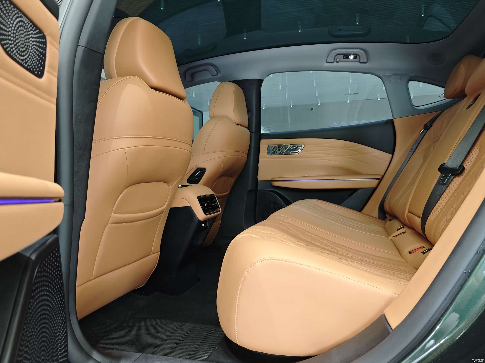 Geely 8, 2025 24