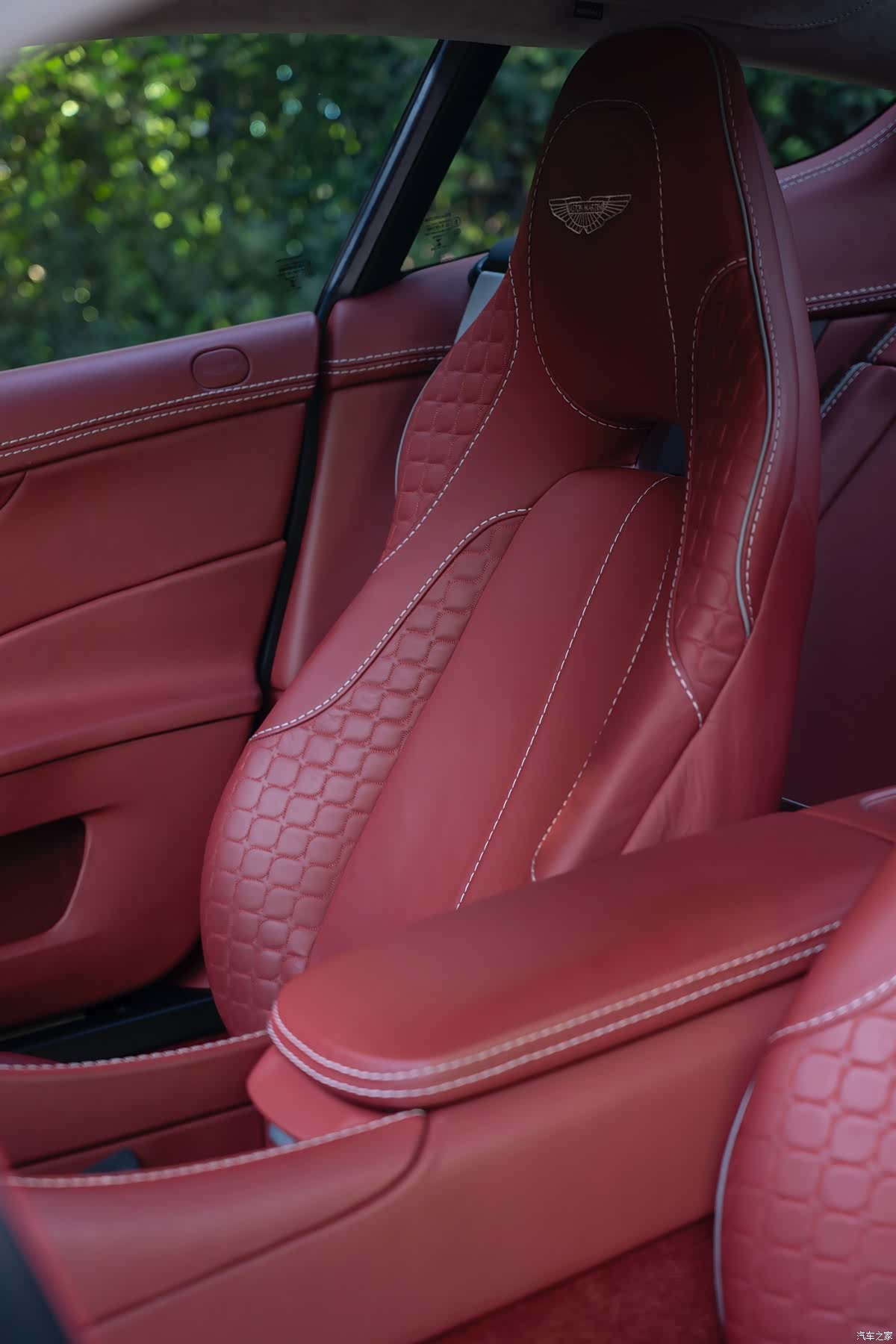 Aston Martin Vanquish, 2014 14