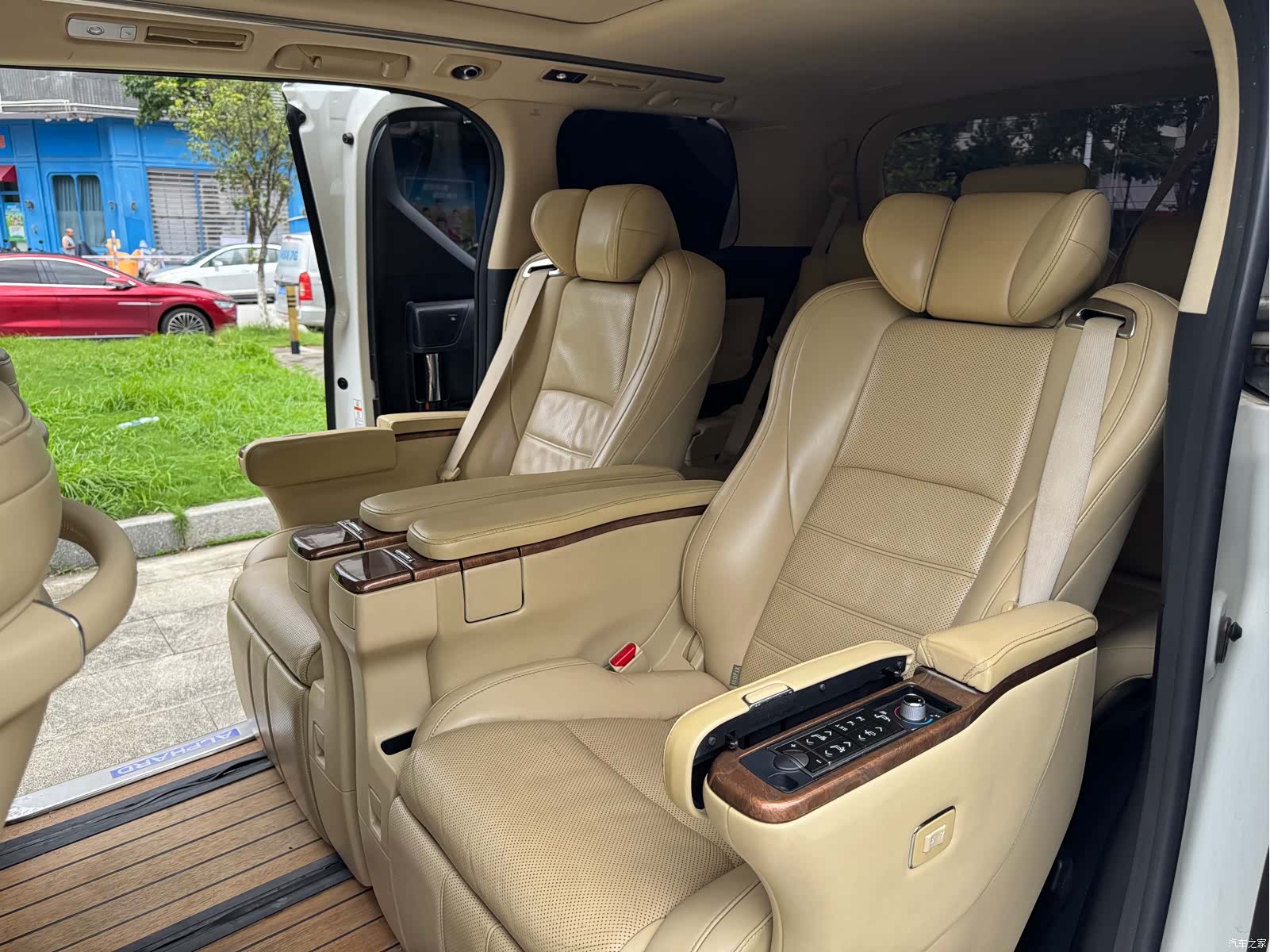 Toyota Alphard, 2016 8