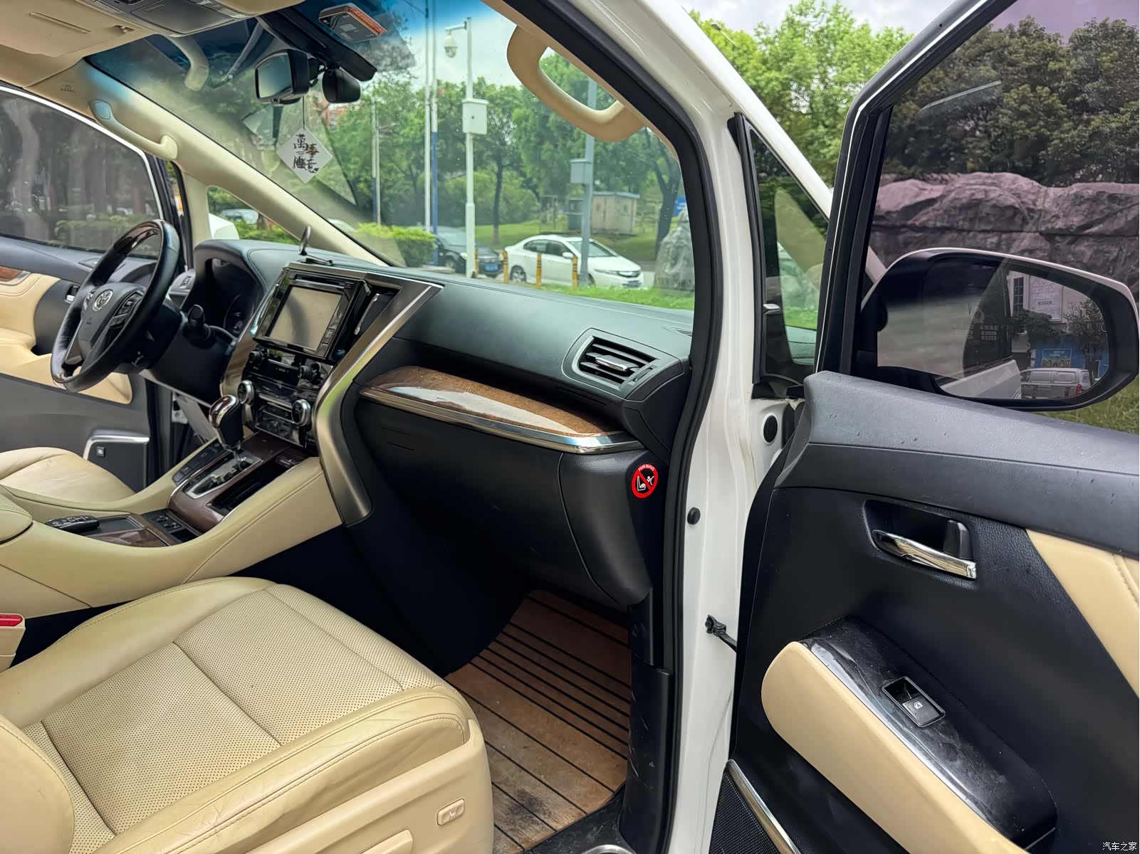 Toyota Alphard, 2016 10