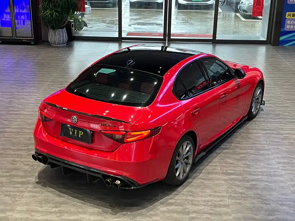 Alfa Romeo Giulia Alfa Romeo Giulia