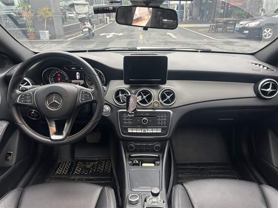 Mercedes-Benz CLA