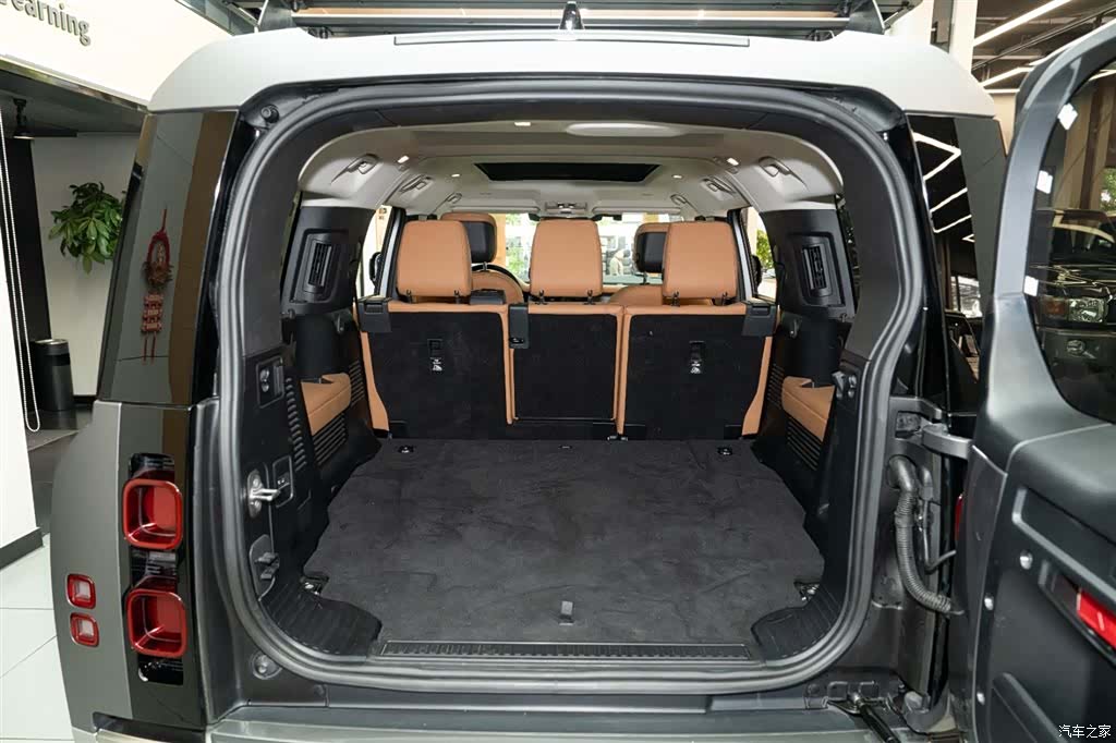 Land Rover Defender, 2023 7