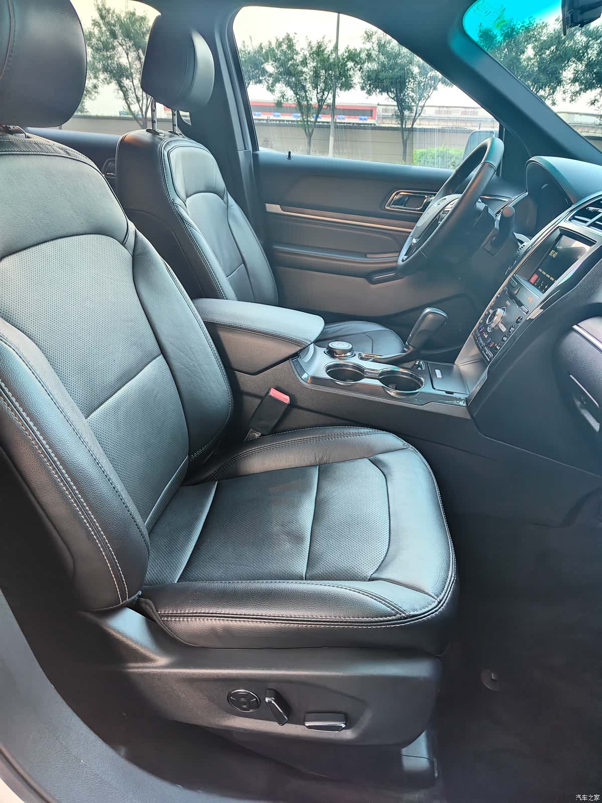 Ford Explorer, 2016 16