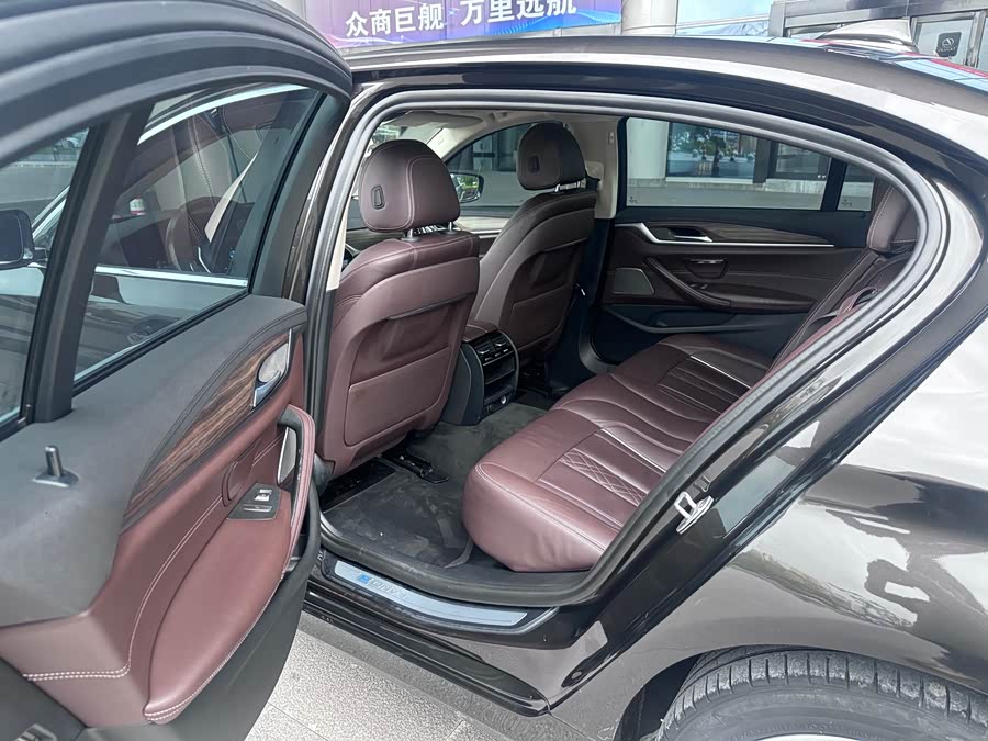BMW 5 Series New Energy 2019, фото 11