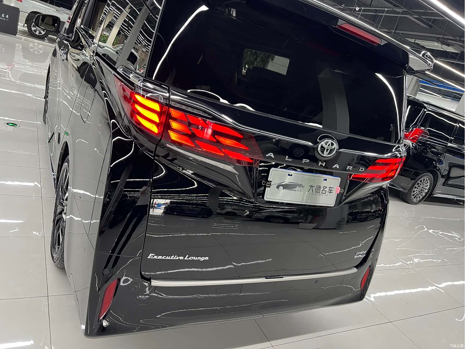 Toyota Alphard, 2025 7