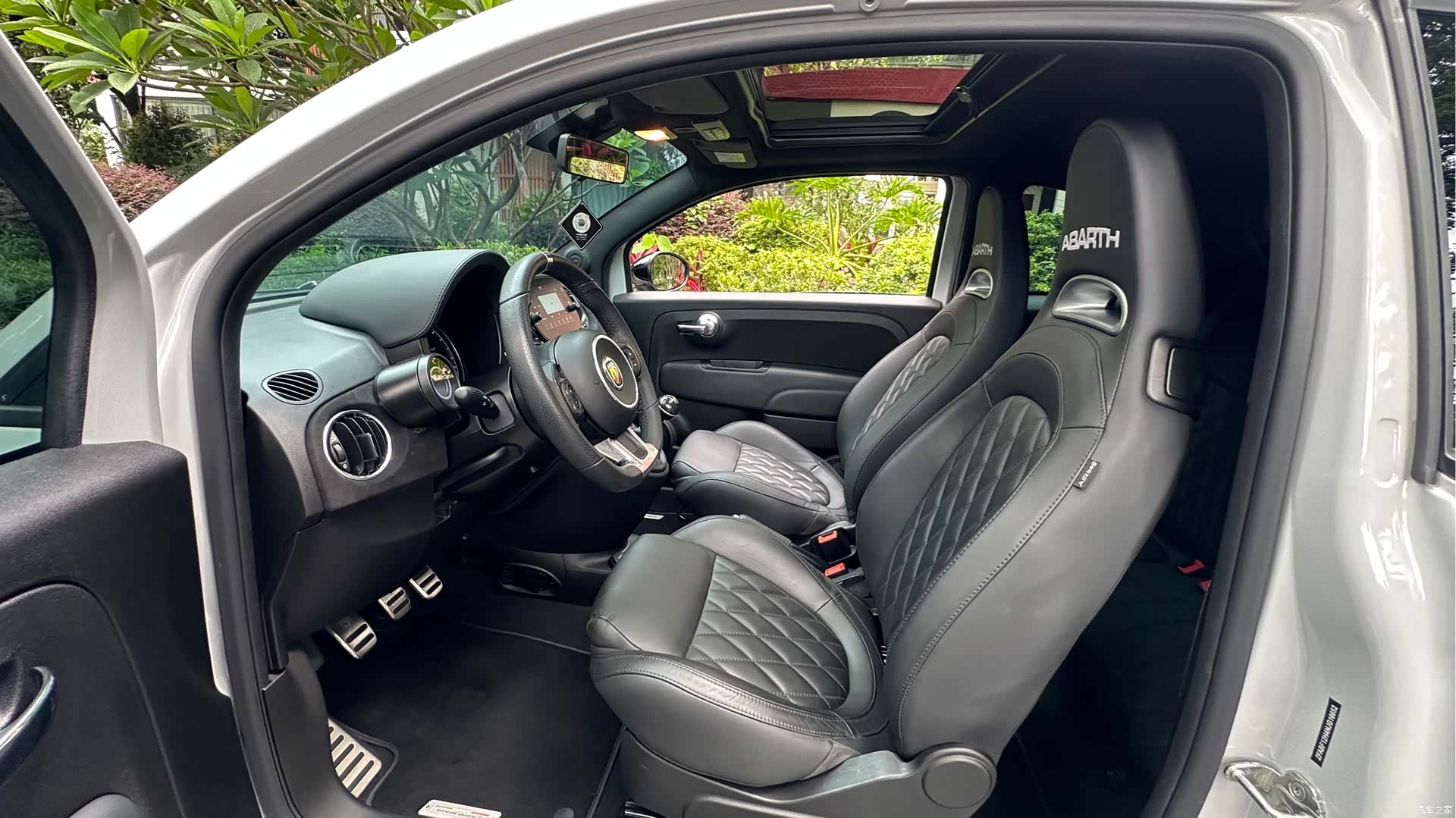 Abarth 595, 2023 все фото