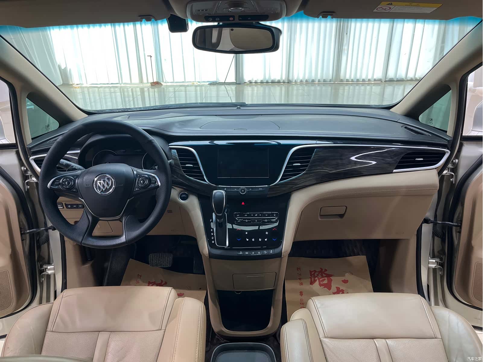 Buick GL8, 2017 13