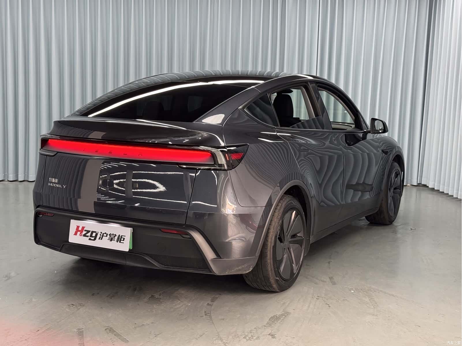 Tesla Model Y, 2025 8