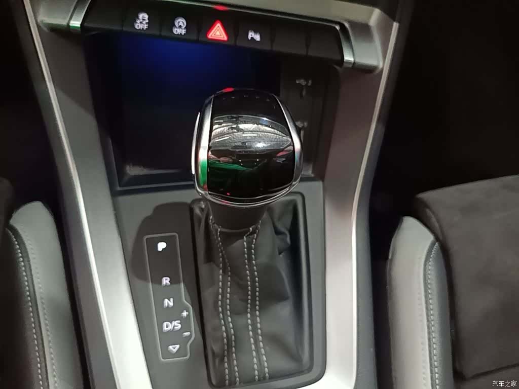 Audi Q3, 2019 14