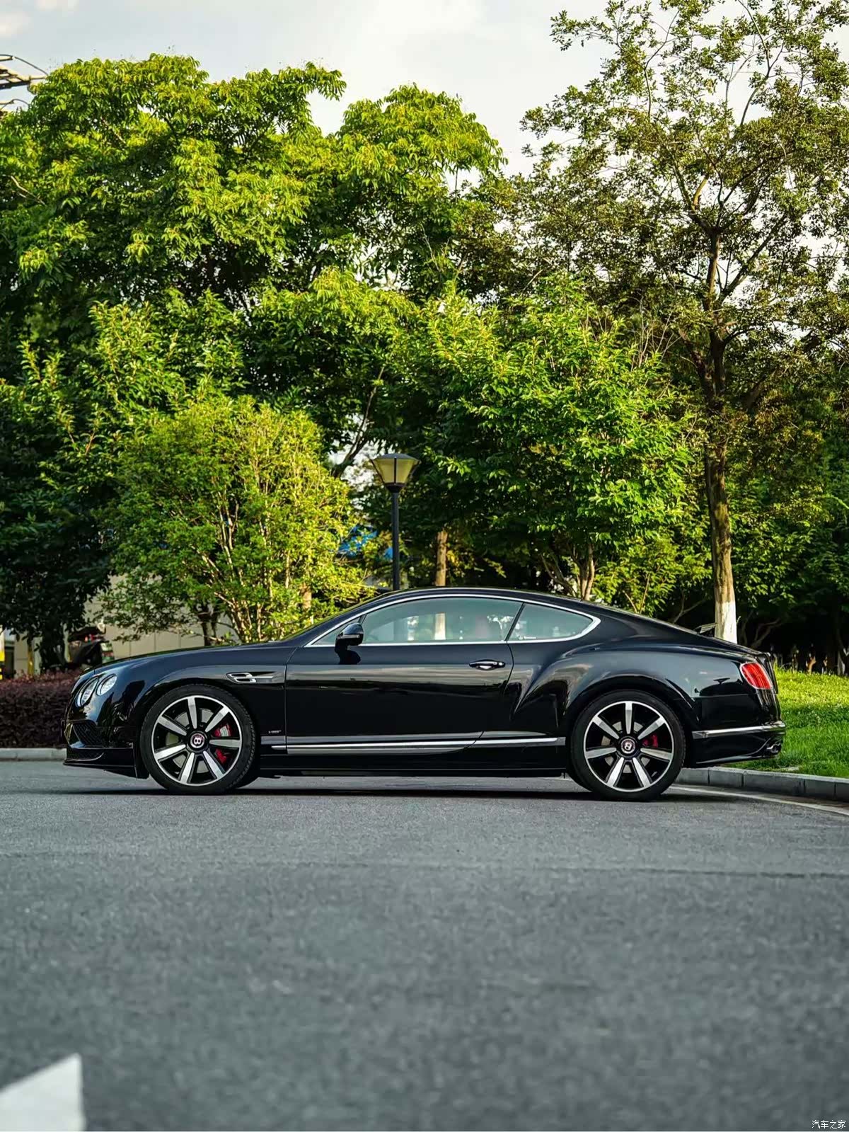 Bentley Continental GT, 2018 9