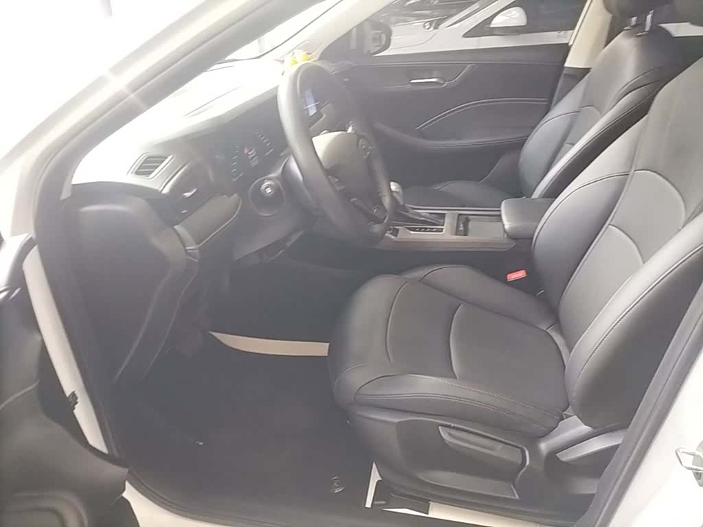 Roewe i5, 2025 15