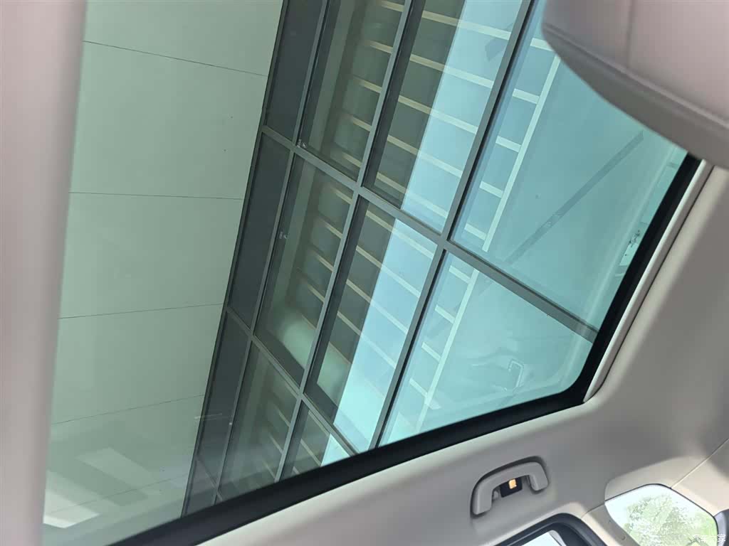 BMW iX1, 2025 12