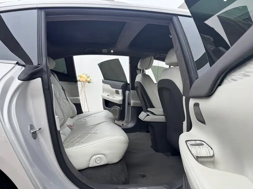 NIO ET7