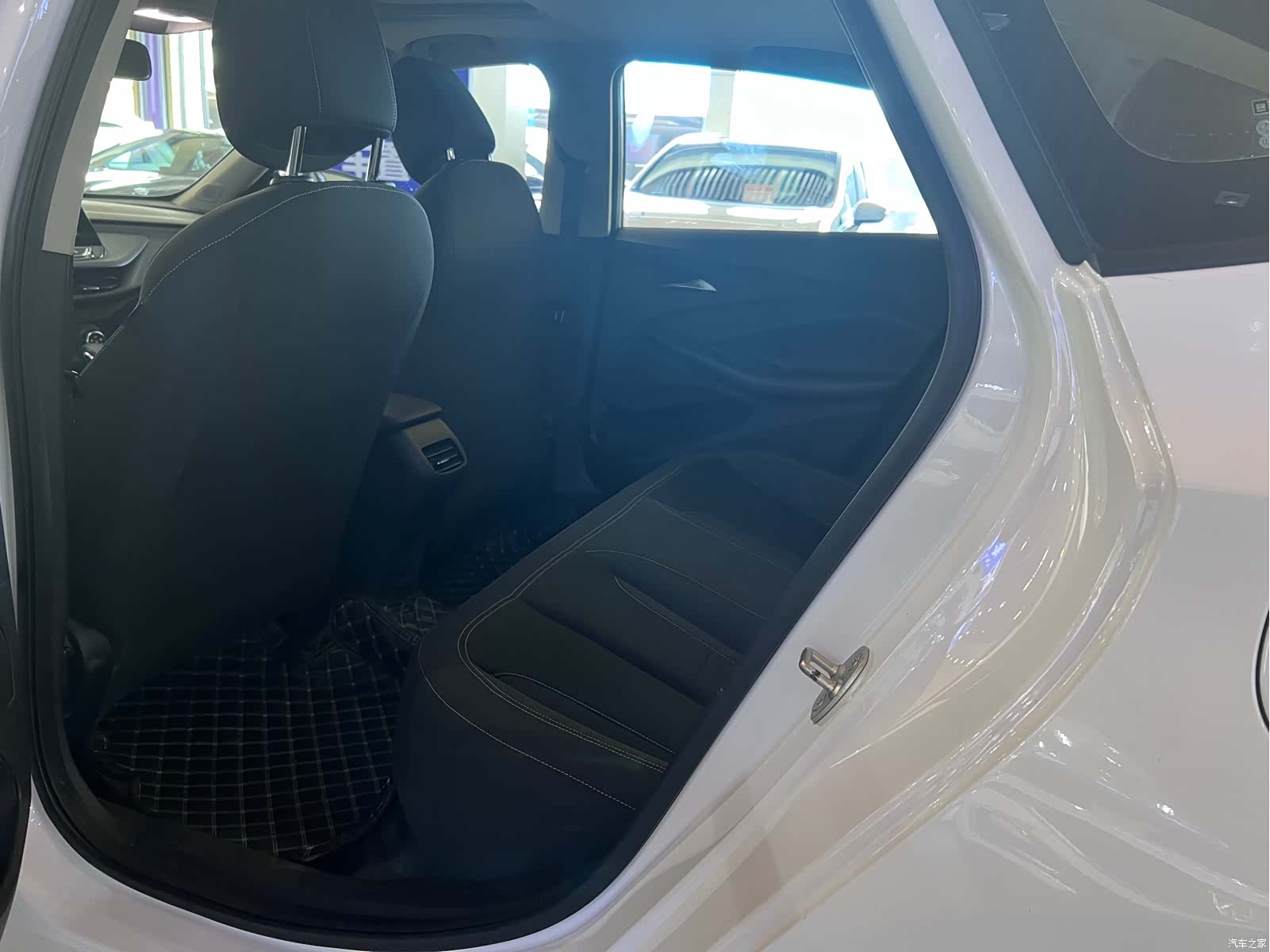 Buick Verano, 2022 7