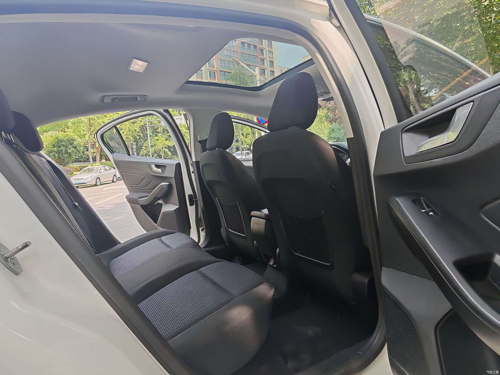 Ford Focus, 2019 9