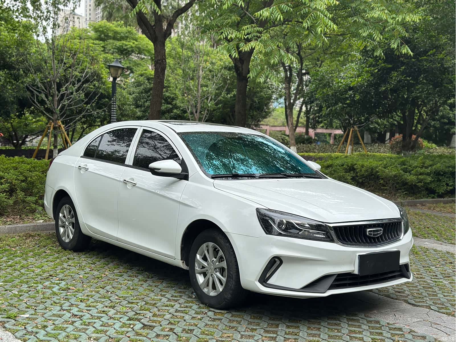 Geely Emgrand, 2022 3