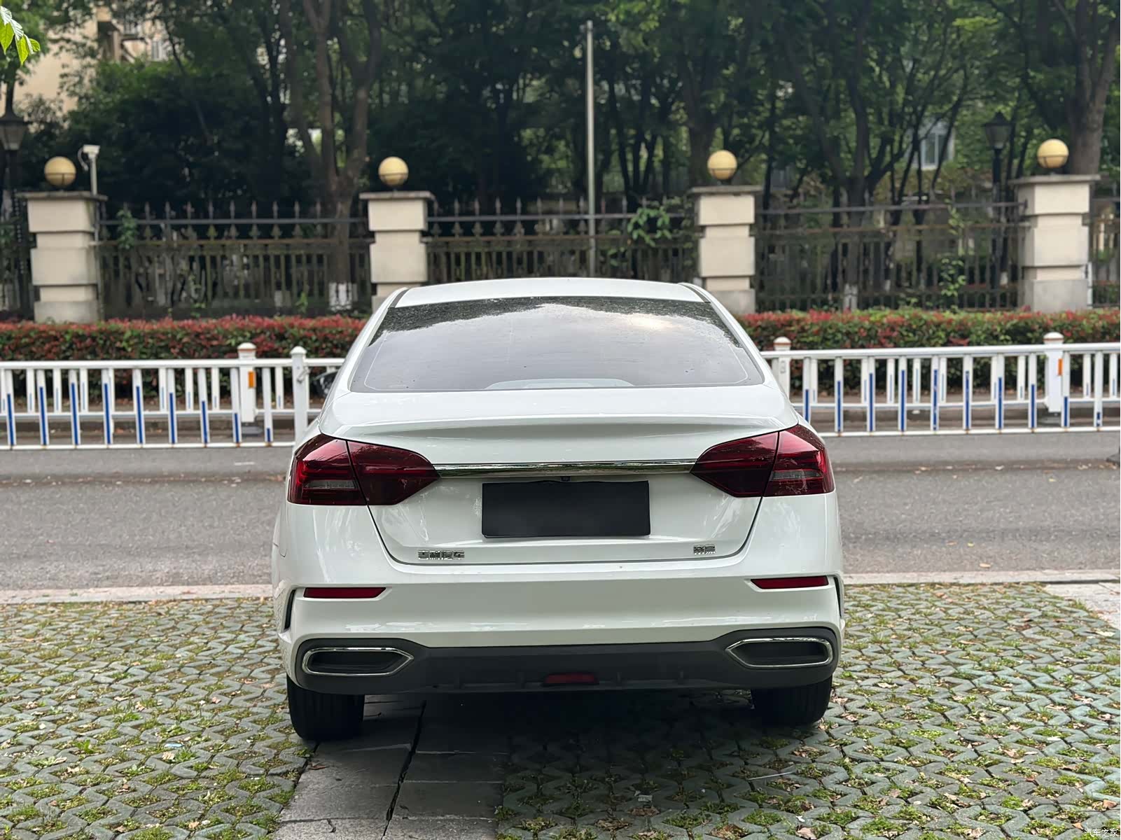 Geely Emgrand, 2022 все фото