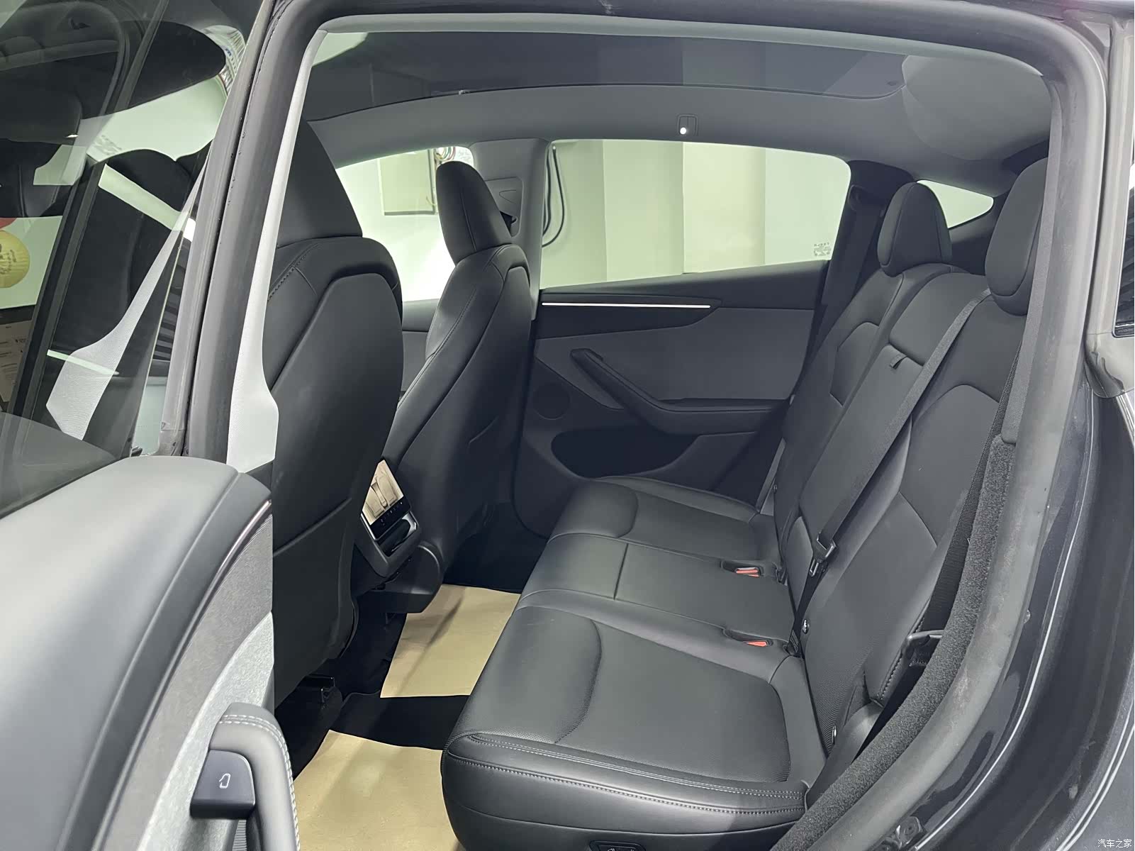 Tesla Model Y, 2025 9