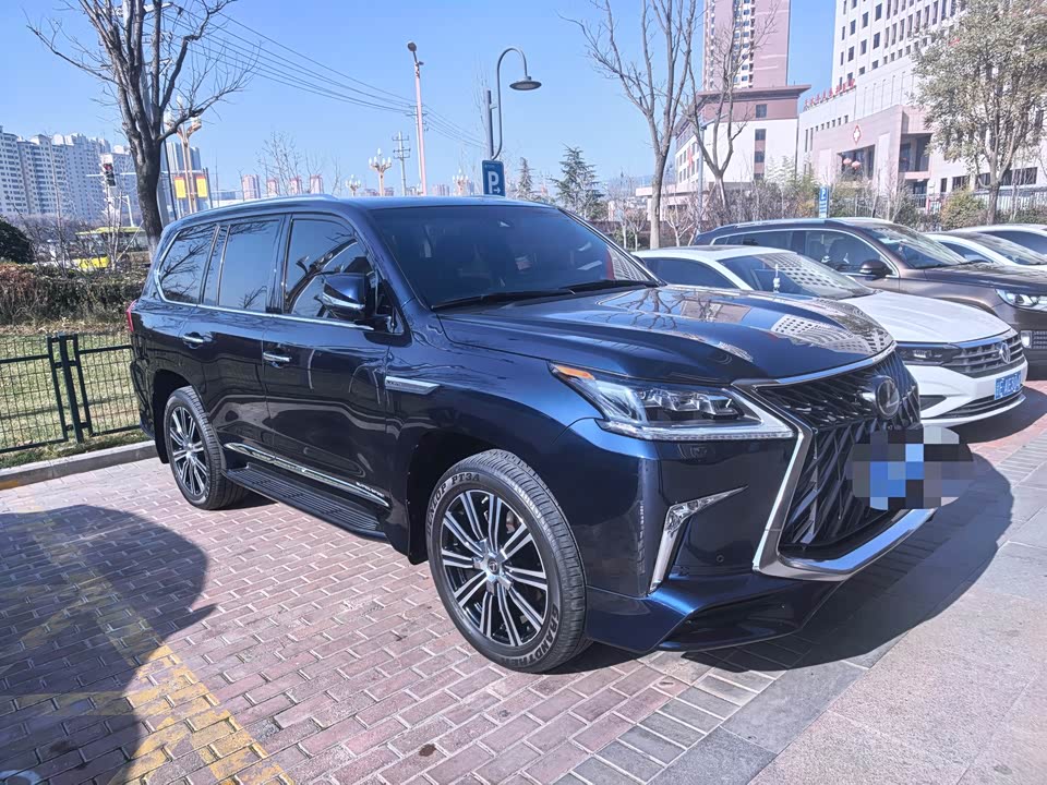 Lexus LX