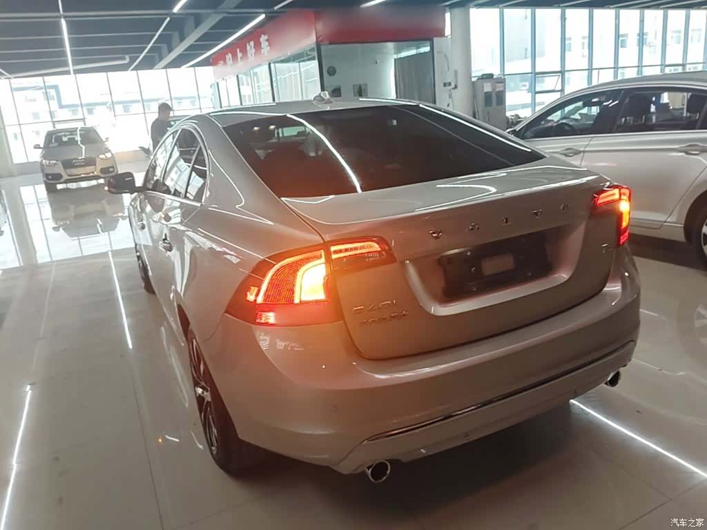 Volvo S60, 2020 все фото