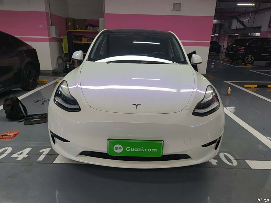 Tesla Model Y, 2023 3
