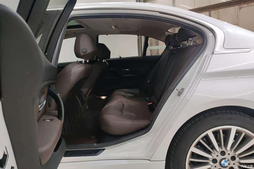 BMW 3 Series, 2019 11