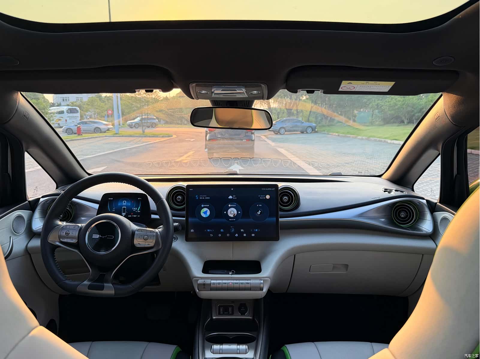 BYD Dolphin, 2022 все фото