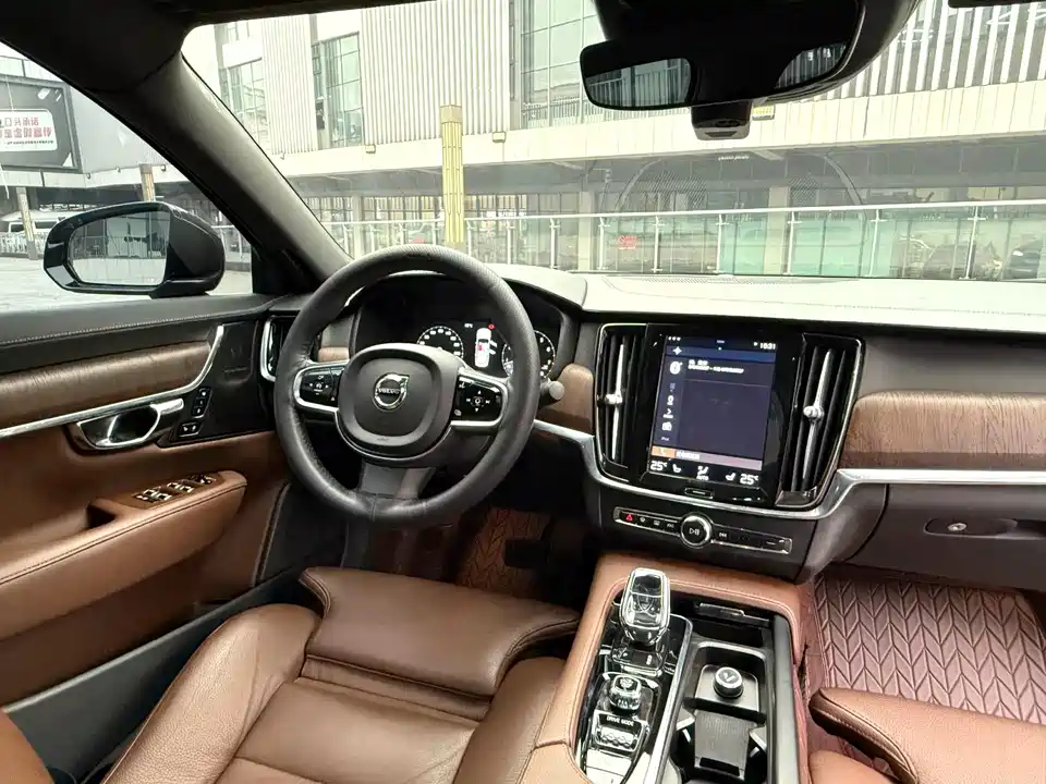 Volvo S90