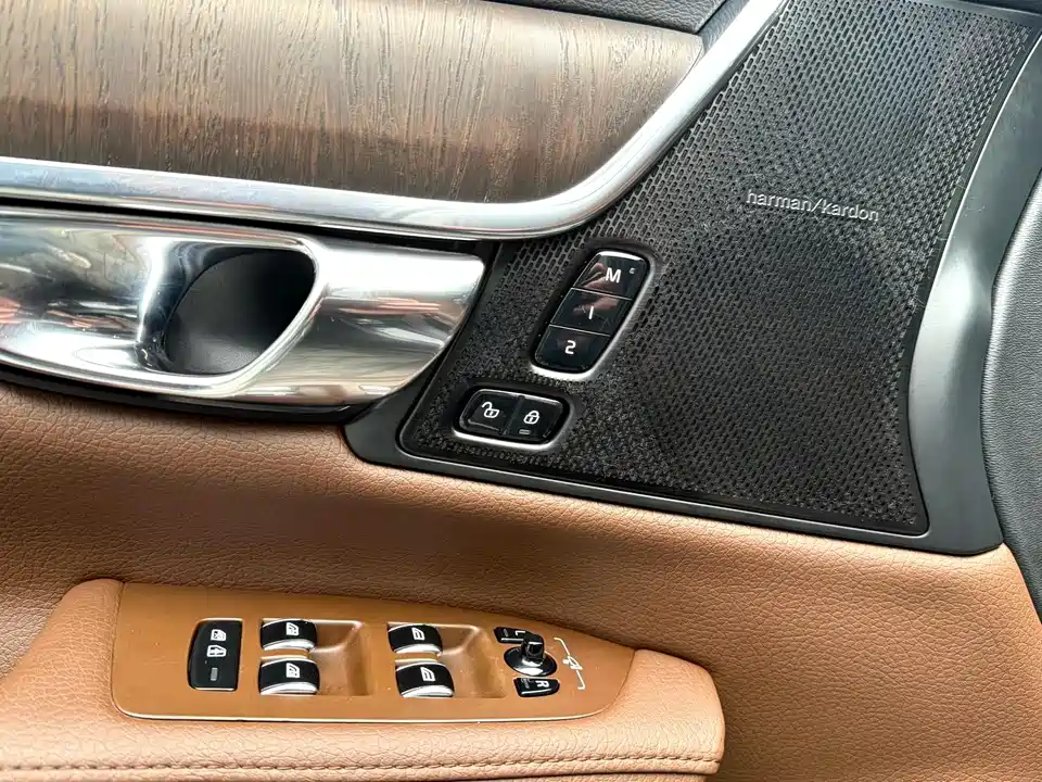 Volvo S90