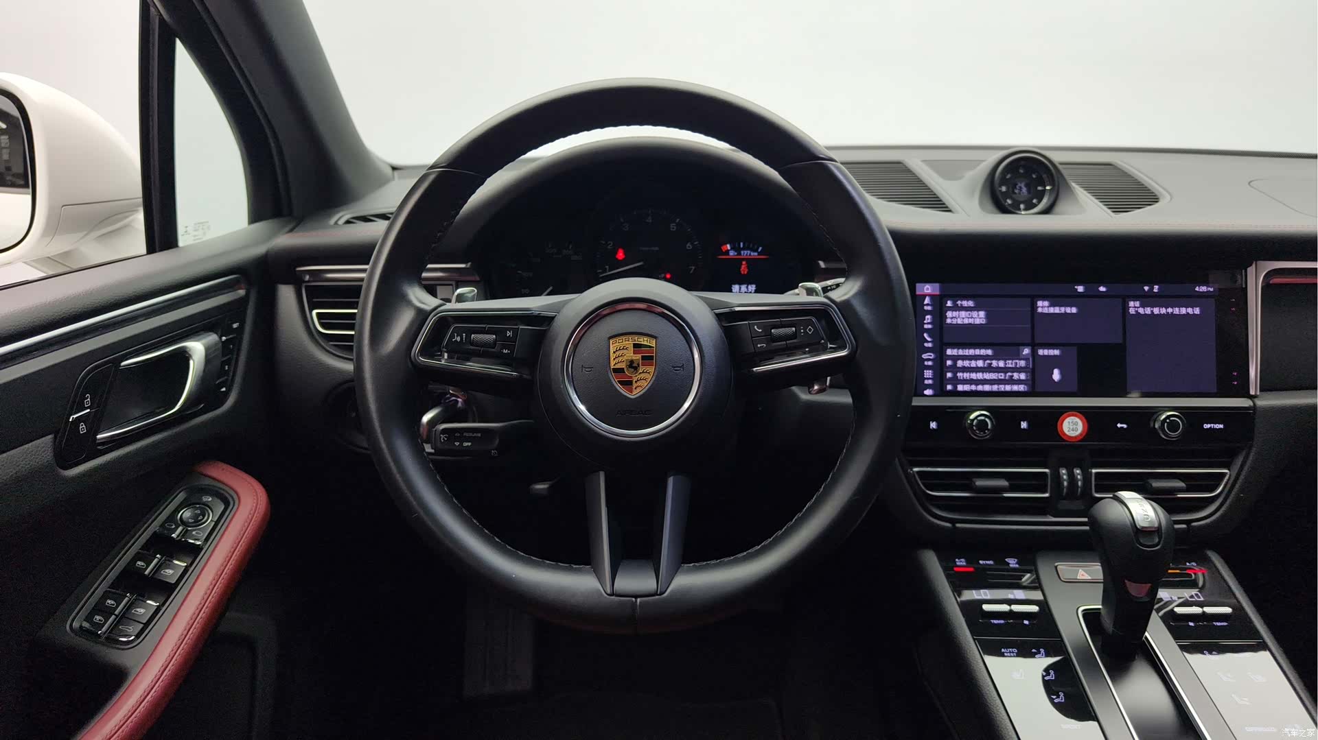 Porsche Macan, 2022 10