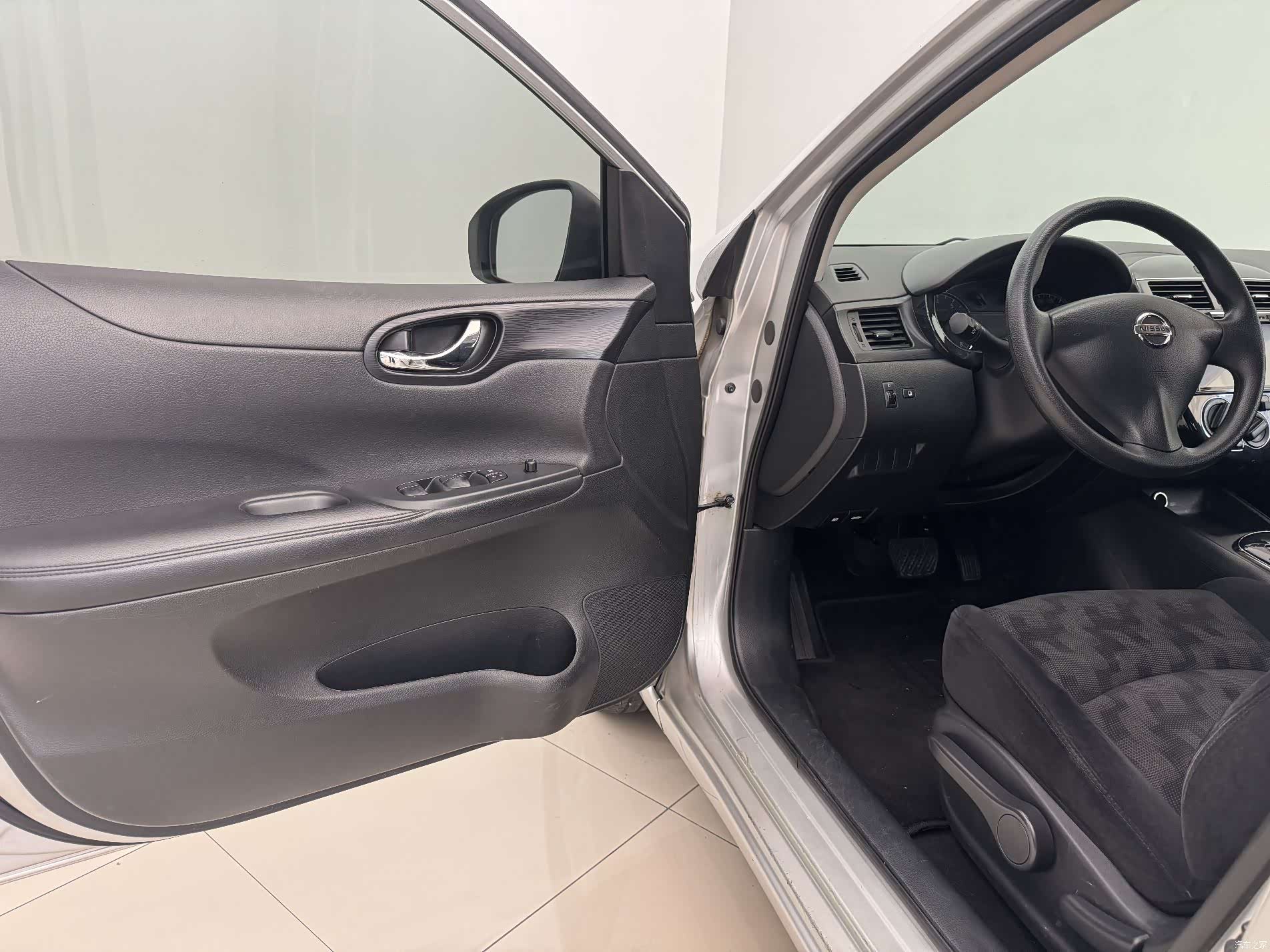 Nissan Tiida, 2014 все фото