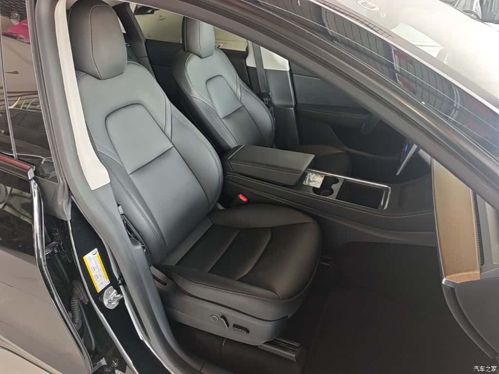 Tesla Model Y, 2021 25