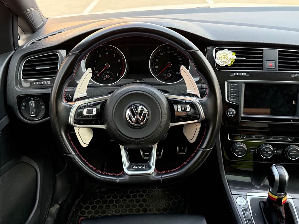 Volkswagen Golf GTI