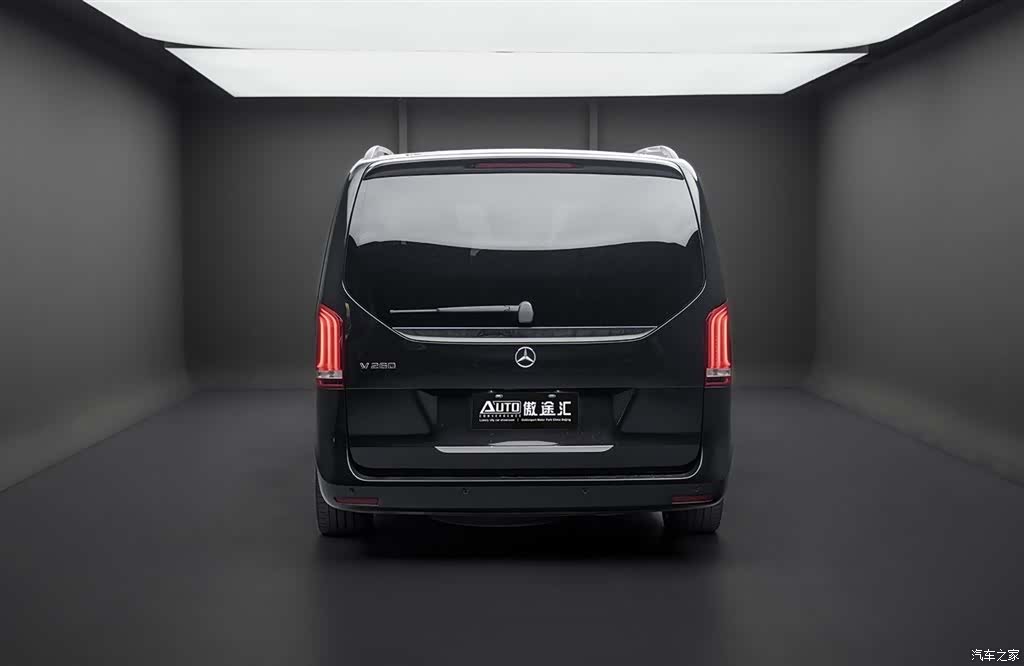 Mercedes-Benz V-Class, 2024 4