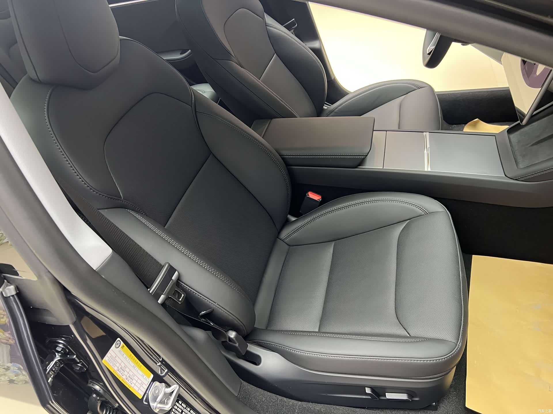 Tesla Model 3, 2026 13