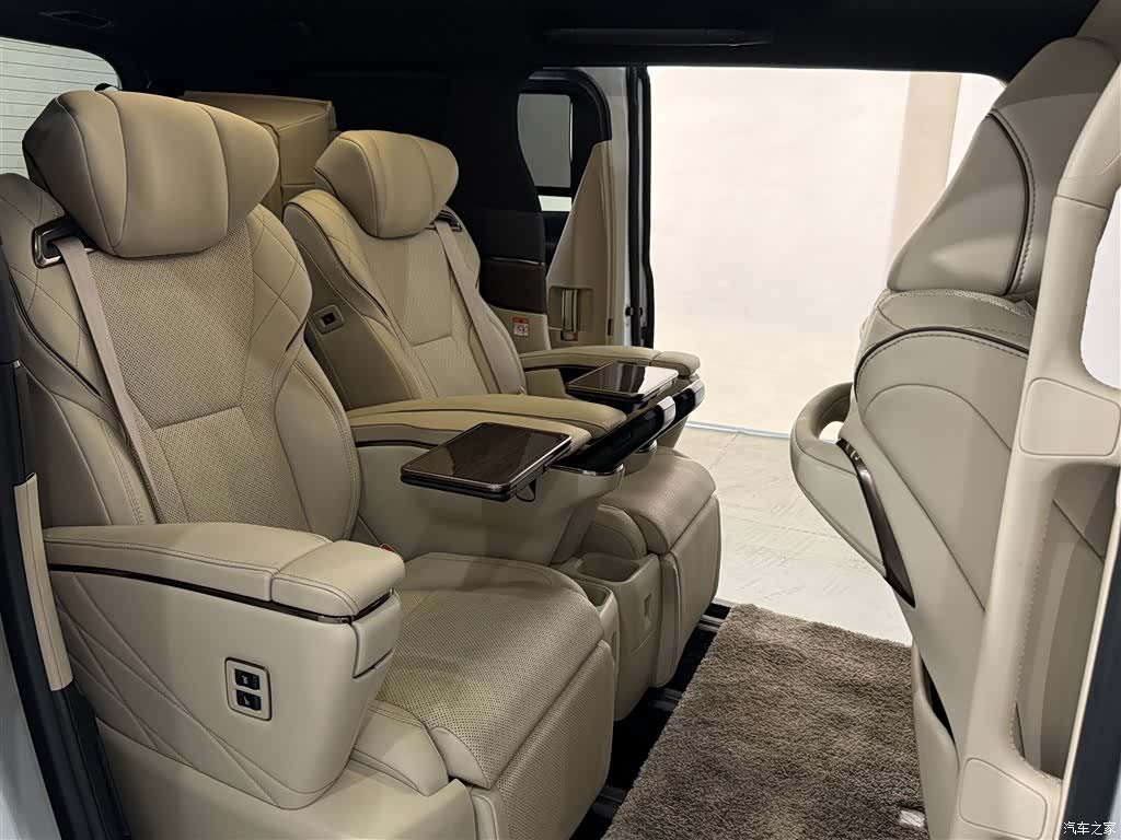 Toyota Alphard, 2024 9