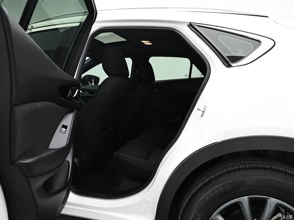 Mazda CX-4, 2023 14