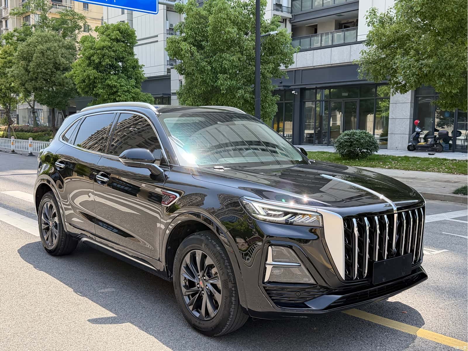 Hongqi HS5, 2023 3